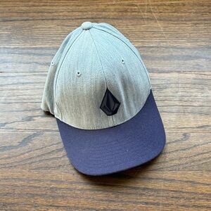 Men’s Volcom Flex Fit Hat L/XL  Light Blue & Navy